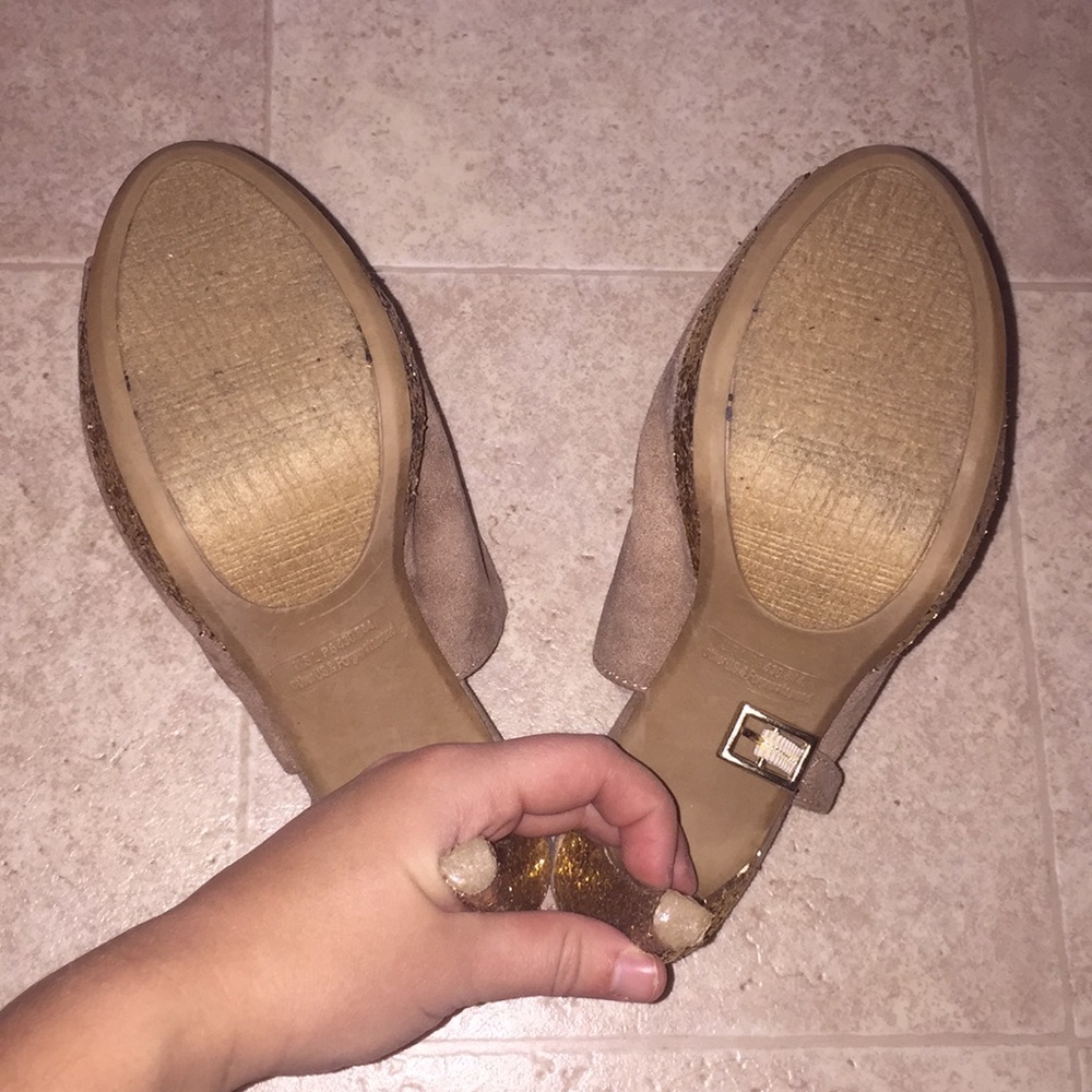 Heels - Picture 2 of 3